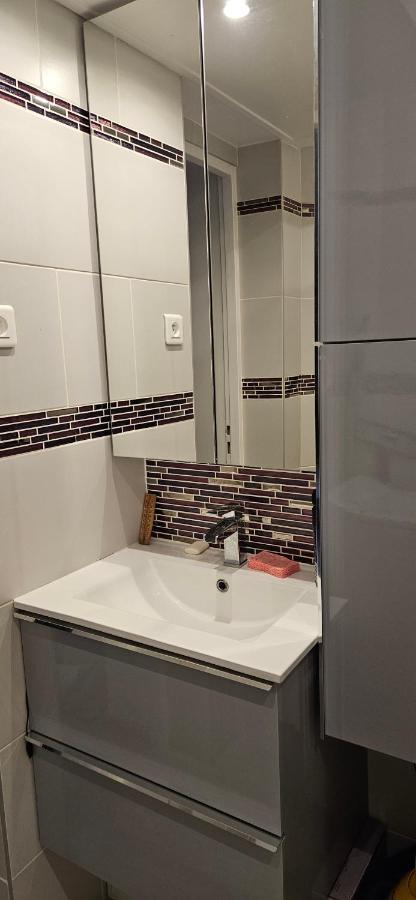 Studio 22M2 A Ivry/Seine-A 200 Metres De Paris. Proche Metro 7 Eksteriør billede
